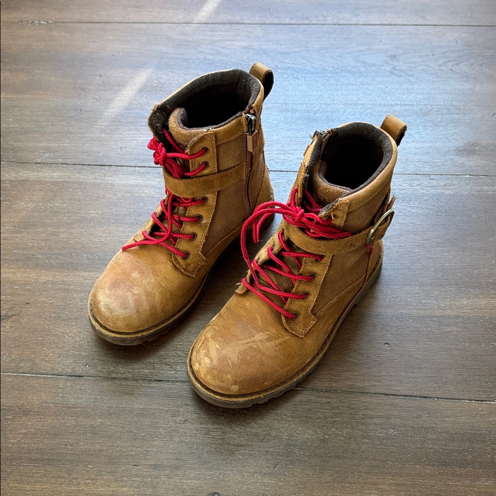 Size 1 Ugg Koren gender neutral lace up combat Boots